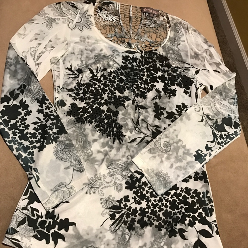 Ocean Blue size Medium. Multi colored.